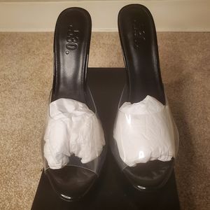"Queen" mules in clear